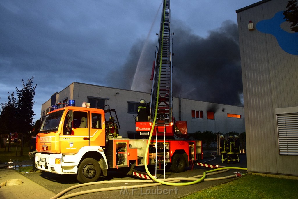 Grossbrand Halle Troisdorf Kriegsdorf Junkersring P388.JPG - Miklos Laubert